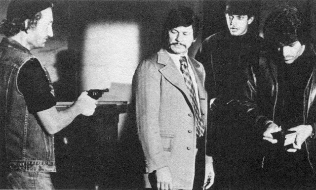 "Candidato all'obitorio" (St. Ives, 1976) con Robert Englund (a sinistra) e Jeff Goldblum (a destra)