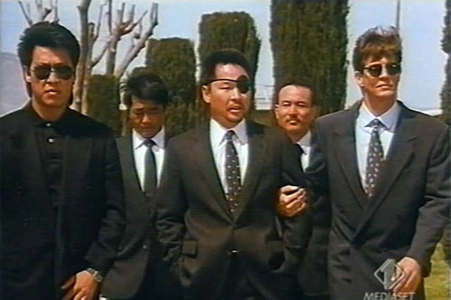 Phillip Rhee, Simon Rhee ed Eric Roberts al funerale di Chris Penn... che curiosamente è l'unico del cast morto sul serio! Gli avranno portato sfiga?
